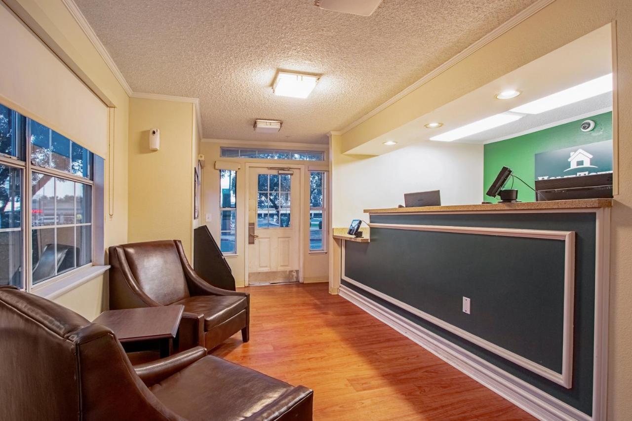 Hometowne Studios By Red Roof Phoenix - Dunlap Ave Exterior photo